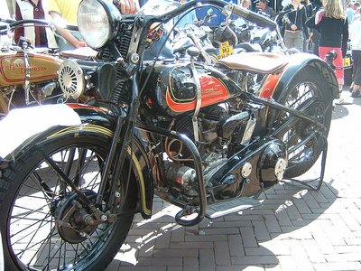 800px-Harley-Davidson_9.jpg